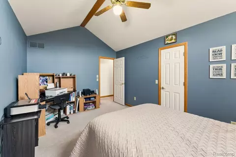 Bedroom - 6476 Stonebrook Ln, Flint, MI 48433 photo 9 of 9