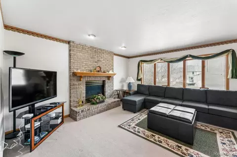 Living - 6476 Stonebrook Ln, Flint, MI 48433 photo 1 of 7