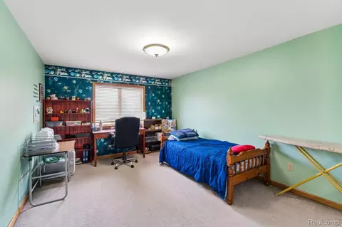 Bedroom - 6476 Stonebrook Ln, Flint, MI 48433 photo 4 of 9