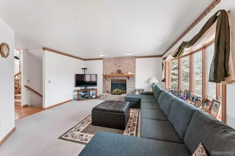 Living - 6476 Stonebrook Ln, Flint, MI 48433 photo 7 of 7