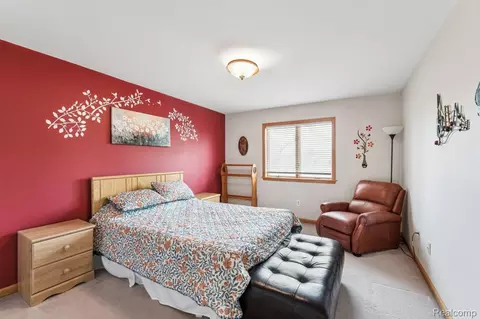 Bedroom - 6476 Stonebrook Ln, Flint, MI 48433 photo 7 of 9