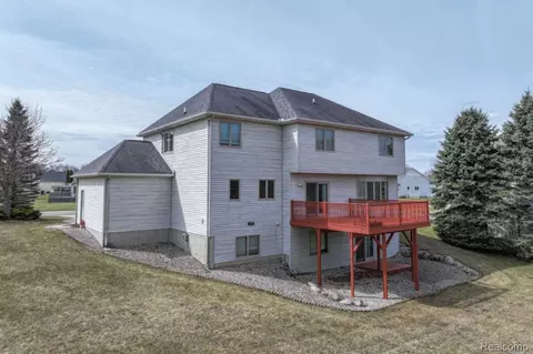 Exterior - 6476 Stonebrook Ln, Flint, MI 48433 photo 10 of 10