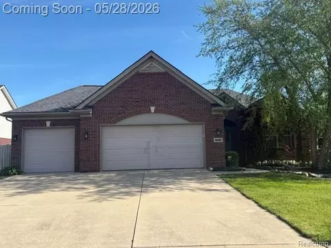 25820 Timber Creek Ln, Brownstown, MI 48134
