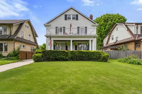 1215 Nottingham Rd, Grosse Pointe Park, MI 48230