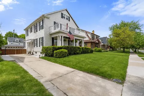 1215 Nottingham Rd, Grosse Pointe Park, MI 48230