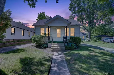 29 W New York Ave, Pontiac, MI 48340