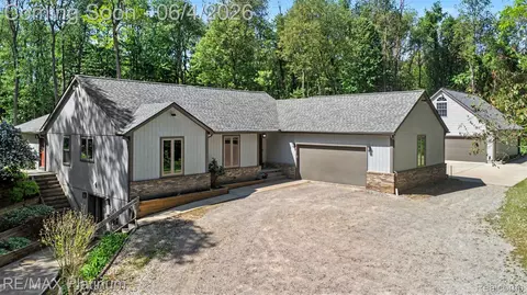 535 Wolfe Rd, Groveland, MI 48462
