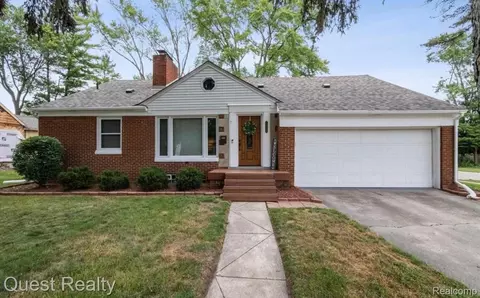 22716 Floral St, Farmington, MI 48336