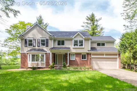 6910 Leytonstone Blvd, West Bloomfield, MI 48322