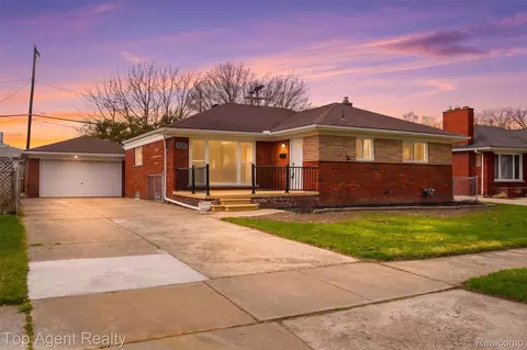 21407 Pallister St, Saint Clair Shores, MI 48080