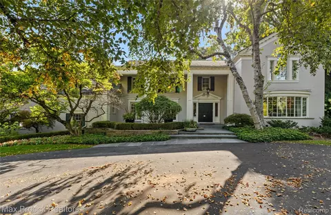 375 Dunston Rd, Bloomfield Hills, MI 48304