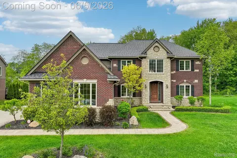 47566 Alpine Dr, Novi, MI 48374