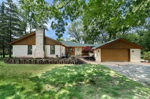 7806 Circle Blvd, West Bloomfield, MI 48323