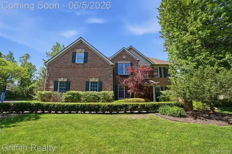 1543 Fairfax Ct, Milford, MI 48380