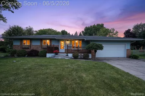 6076 Wild Turkey Rd, Grand Blanc, MI 48439