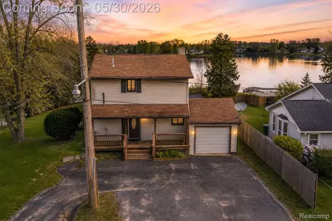 10094 Elizabeth Lake Rd, White Lake, MI 48386
