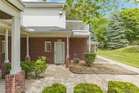 14286 Moravian Manor Cir, Sterling Heights, MI 48312