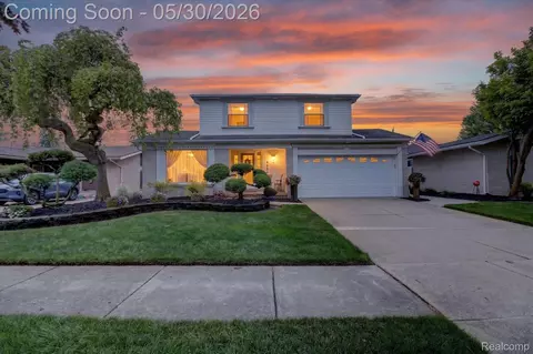 4834 Hillcrest Rd, Trenton, MI 48183