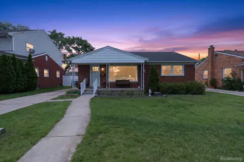 6601 Elizabeth St, Garden City, MI 48135