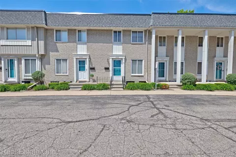 4456 15 Mile Rd, Sterling Heights, MI 48310