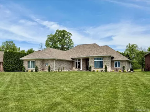 308 Fairway Ct, St. Clair, MI 48079