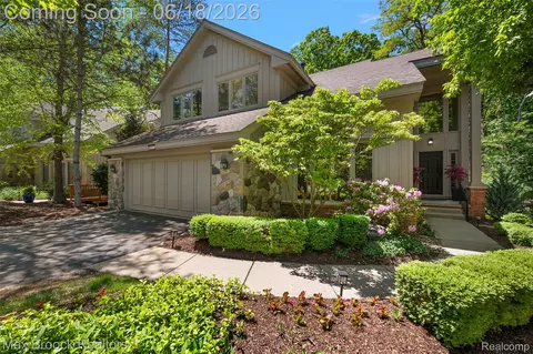 4872 Cliffside Dr, West Bloomfield, MI 48323