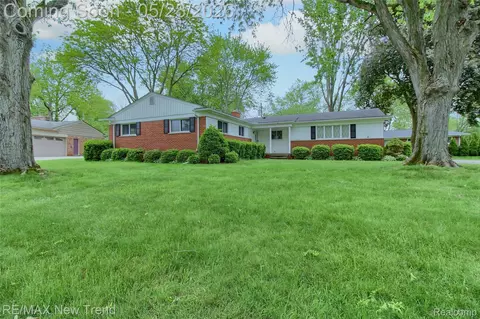 32216 Craftsbury Rd, Farmington Hills, MI 48334