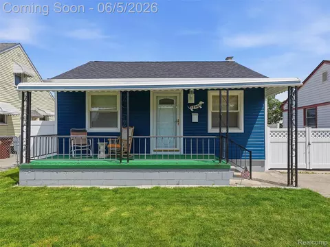 12960 Castle St, Southgate, MI 48195