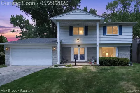 30195 Pleasant Trl, Southfield, MI 48076