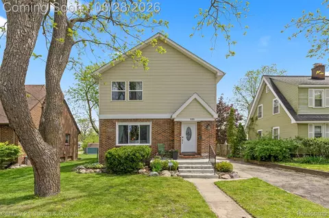 135 Draper Ave, Waterford, MI 48328