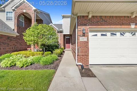 24871 Valleywood Dr #47, Lyon, MI 48178
