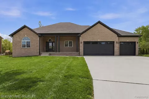 68125 Lake Angela Dr, Richmond, MI 48062