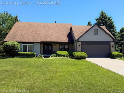23010 Willowbrook Dr, Farmington Hills, MI 48335