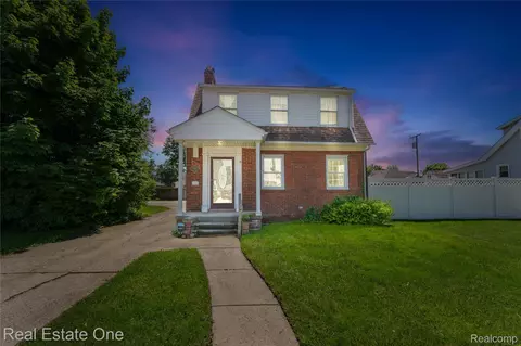 433 Kings Hwy, Wyandotte, MI 48192