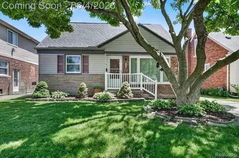 9709 Park Ave, Allen Park, MI 48101