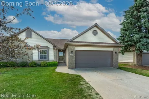 283 Whispering Hl, Commerce, MI 48390