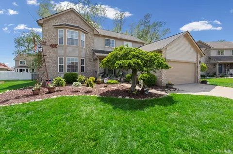 30786 Bramble Ct, Chesterfield, MI 48051