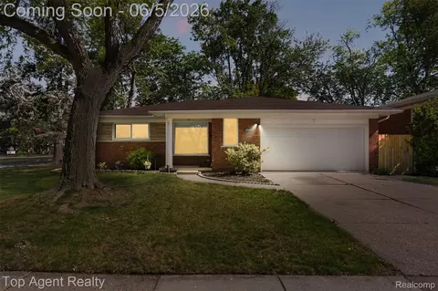 29492 Geraldine Dr, Warren, MI 48093