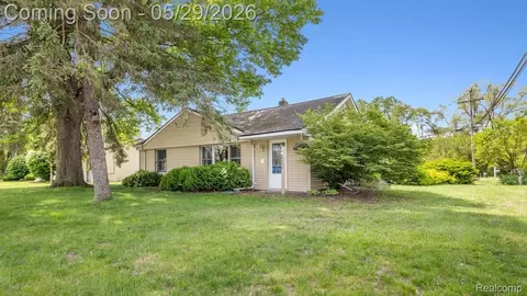 5402 Leland St, Brighton, MI 48116