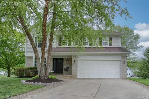 1029 Shetland Dr, South Lyon, MI 48178