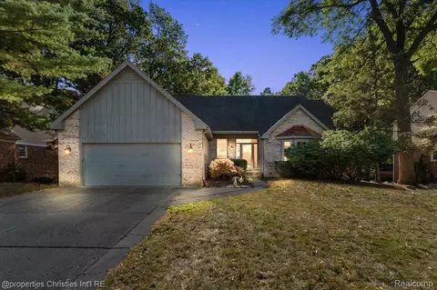 6835 High Ridge Rd, West Bloomfield, MI 48324