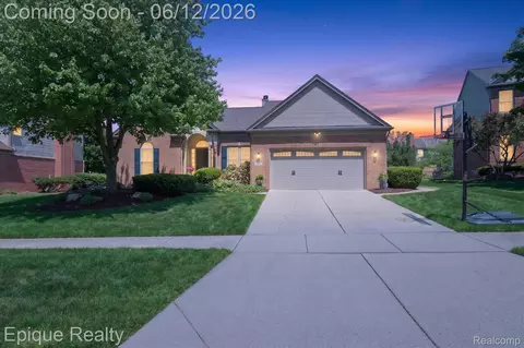 760 Caribou Ct, Rochester, MI 48307