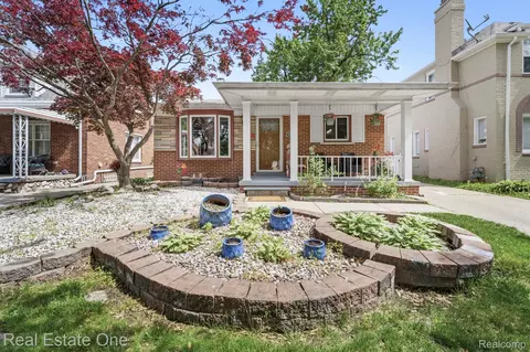 15274 Regina Ave, Allen Park, MI 48101