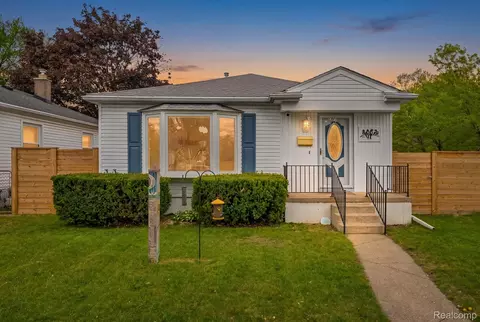 2287 Moorhouse St, Ferndale, MI 48220