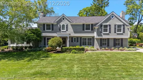135 Clifton Rd, Bloomfield Hills, MI 48301