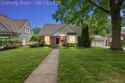 2260 W Lincoln St, Birmingham, MI 48009
