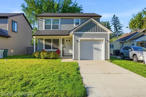1218 E Bernhard Ave, Hazel Park, MI 48030