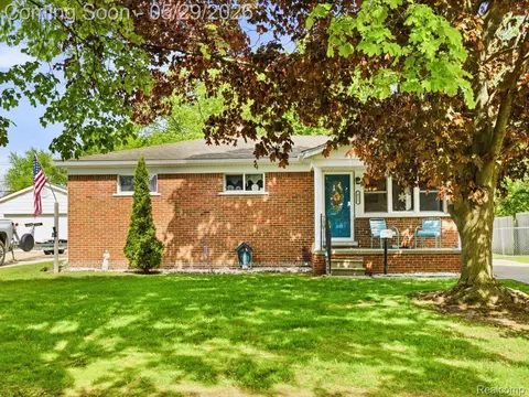 651 Carolina Ave, Marysville, MI 48040