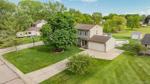 3553 Loon Lake Rd, Wixom, MI 48393