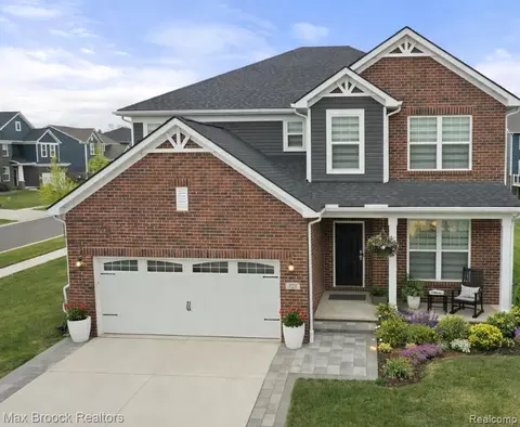 2610 Ironton Dr, Commerce, MI 48382